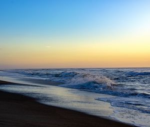 Превью обои пляж, море, волны, брызги, сумерки, пейзаж