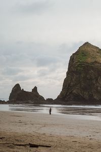 Превью обои пляж, одиночество, грусть, море, скалы