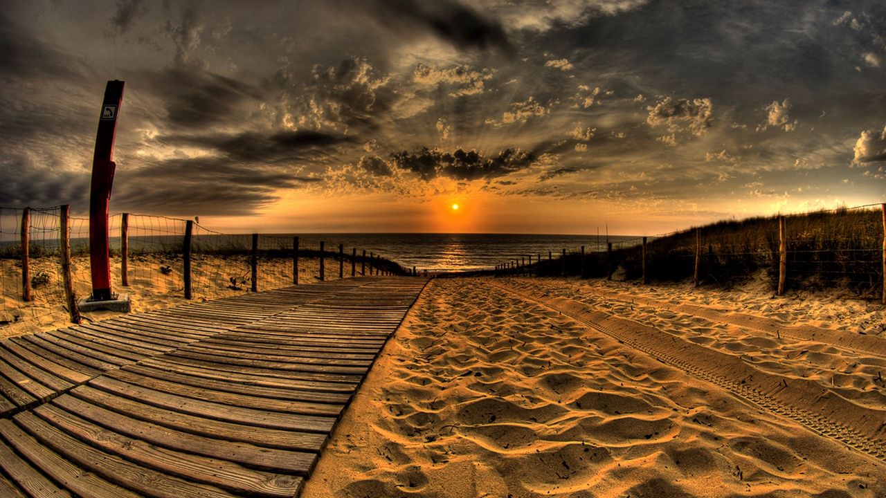 Обои пляж, песок, дорога, следы, забор, солнце, вечер, небо, закат, облака