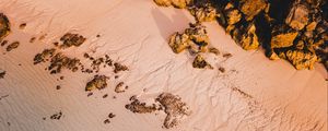 Превью обои пляж, песок, скалы, вид сверху