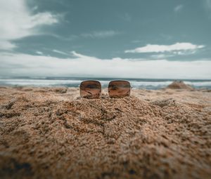 Превью обои пляж, песок, солнцезащитные очки, отдых, релакс