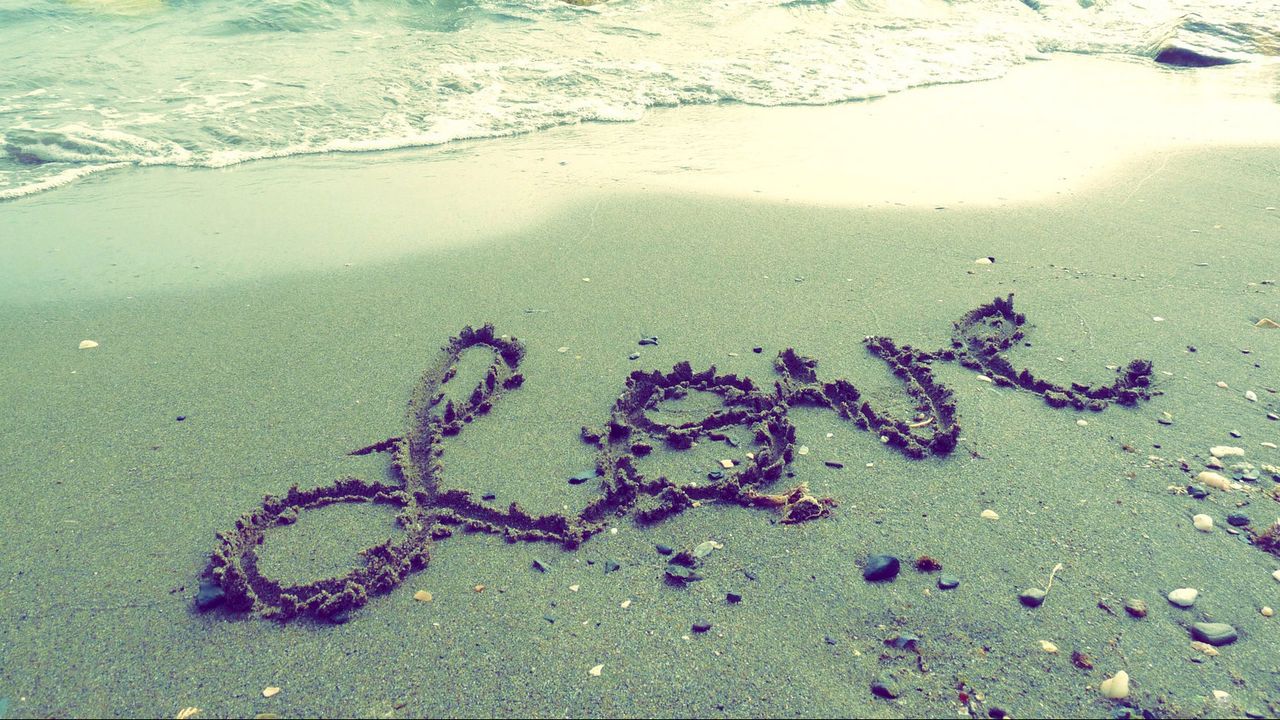 Обои пляж, песок, волна, надпись, любовь