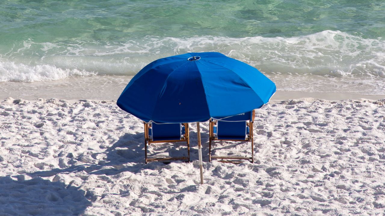 Обои пляж, песок, зонт, море, отдых
