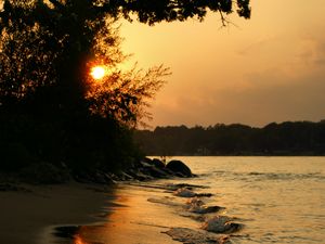 Превью обои пляж, побережье, закат, море, блики