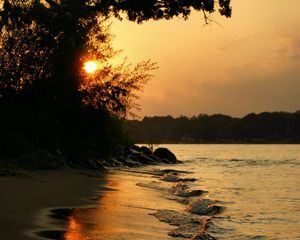 Превью обои пляж, побережье, закат, море, блики