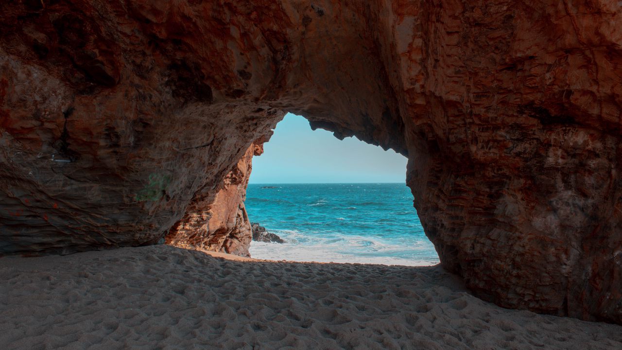 Обои пляж, скала, пещера, море, песок, вода