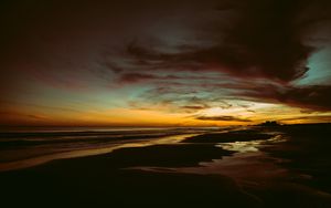 Превью обои пляж, вода, облака, сумерки, темный