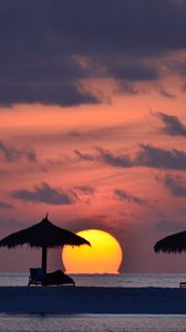 Превью обои пляж, закат, море, солнце, темный