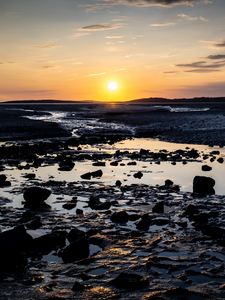 Превью обои пляж, закат, вода, камни, песок, море, сумерки