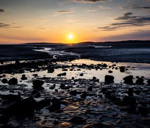 Превью обои пляж, закат, вода, камни, песок, море, сумерки