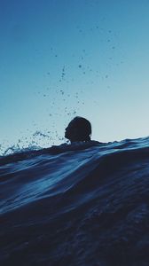 Превью обои пловец, море, волны, брызги