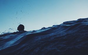 Превью обои пловец, море, волны, брызги