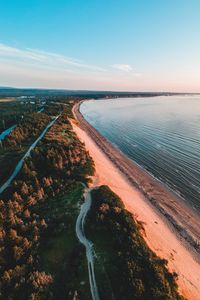 Превью обои побережье, деревья, море, песок, даль, горизонт