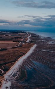 Превью обои побережье, горизонт, дорога, море, поле