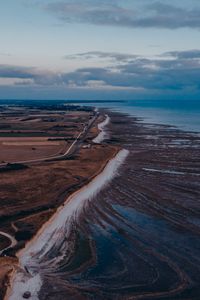 Превью обои побережье, горизонт, дорога, море, поле