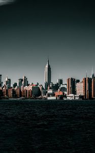 Превью обои побережье, город, городской пейзаж, здания, вода, волны