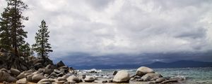 Превью обои побережье, камни, ель, море, песок