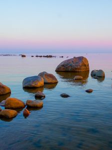 Превью обои побережье, камни, море, горизонт, сумерки