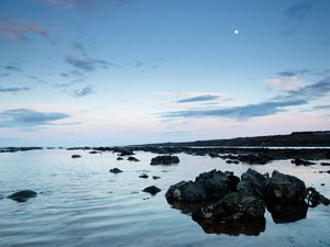 Превью обои побережье, камни, озеро, вода, природа, пейзаж