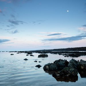 Превью обои побережье, камни, озеро, вода, природа, пейзаж