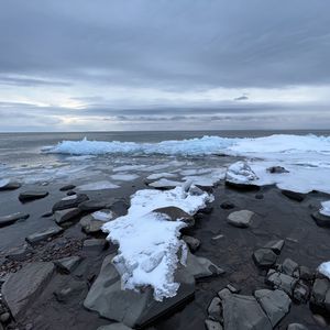 Превью обои побережье, камни, снег, лед, море, природа