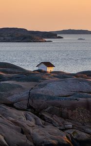 Превью обои побережье, море, дом, камни, природа