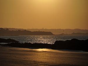 Превью обои побережье, море, силуэты, сумерки, темный
