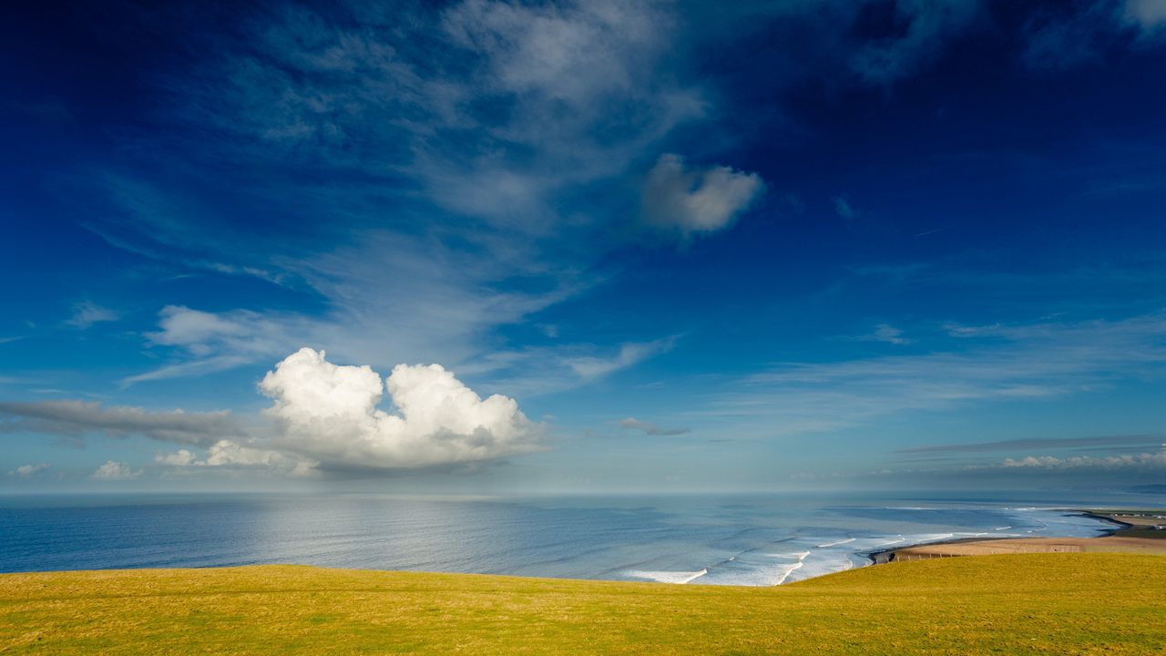 Обои побережье, небо, облако, океан, луг, поляна, суша, голубой, зеленый