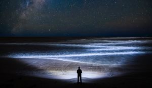 Превью обои побережье, ночь, силуэт, звездное небо, океан