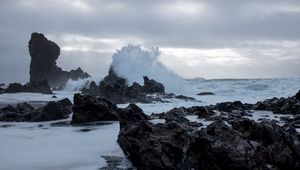 Превью обои побережье, скалы, море, волны, брызги, вода