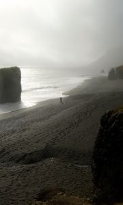 Превью обои побережье, туман, океан, темный