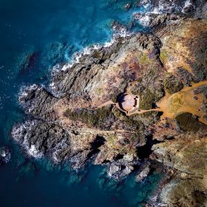 Превью обои побережье, вид сверху, скалы, море, вода