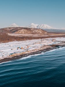 Превью обои побережье, заснеженный, вид сверху, вода, горы, пейзаж