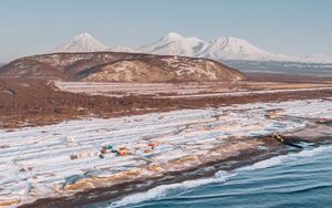 Превью обои побережье, заснеженный, вид сверху, вода, горы, пейзаж