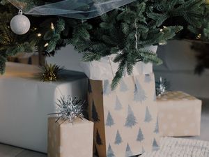 Превью обои подарки, коробки, елка, украшения, новый год, рождество