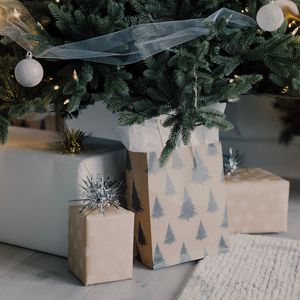 Превью обои подарки, коробки, елка, украшения, новый год, рождество