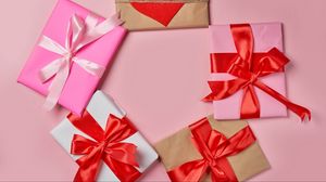 Превью обои подарки, коробки, ленточки, розовый, праздник