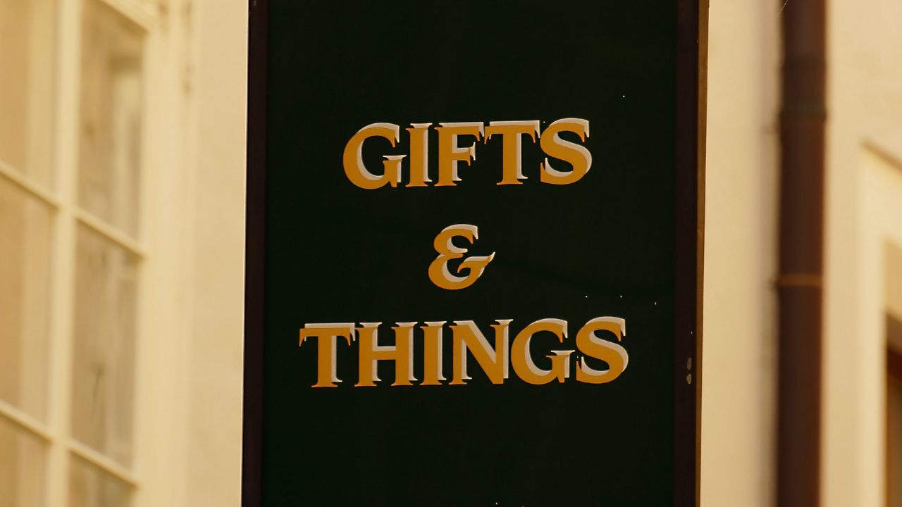Обои подарки, вещи, вывеска, надпись, текст