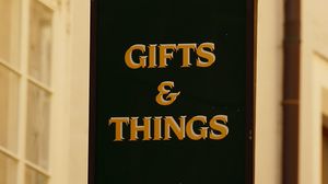Превью обои подарки, вещи, вывеска, надпись, текст