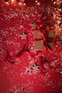 Превью обои подарок, коробка, лента, звезды, снег, праздник