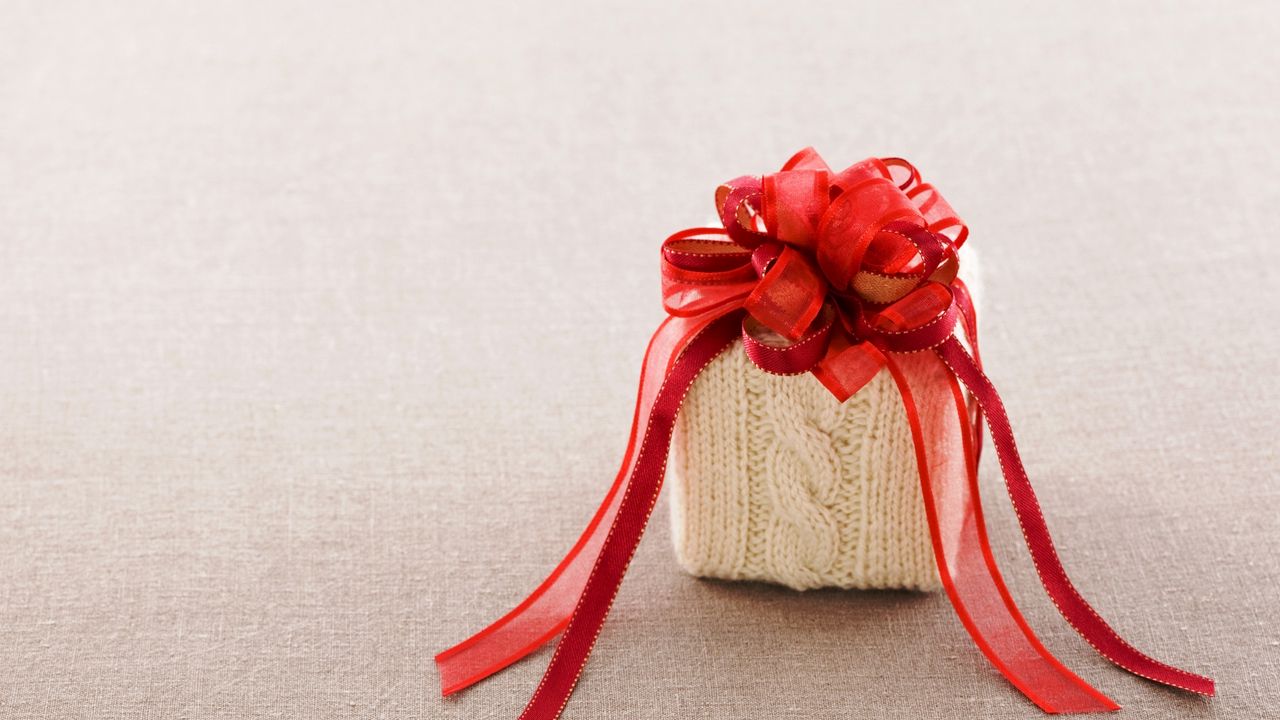 Обои подарок, коробочка, ткань, вязаная, бант, красный, лента