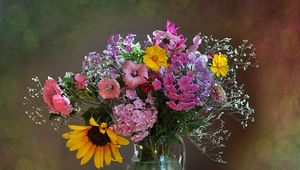 Превью обои подсолнух, петуния, гипсофил, букет, цветы, кувшин, салфетка