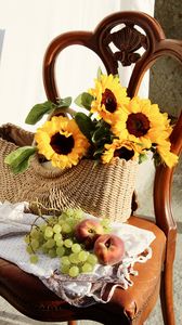 Превью обои подсолнухи, виноград, персик, корзинка, стул, цветы