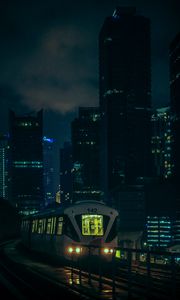 Превью обои поезд, город, ночь, здания, темный