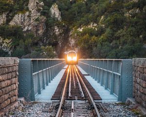 Превью обои поезд, мост, скала, свет