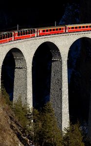 Превью обои поезд, мост, железная дорога, высота, стойки, камни, кирпичи