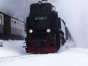 Превью обои поезд, паровоз, дым, снег, черный
