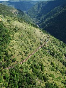 Превью обои поезд, высота, лес, горы, железная дорога, движение, зеленый, деревья