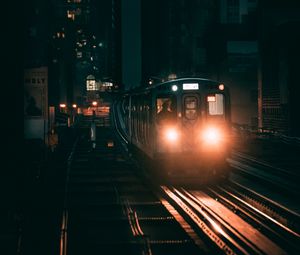 Превью обои поезд, железная дорога, ночной город, огни