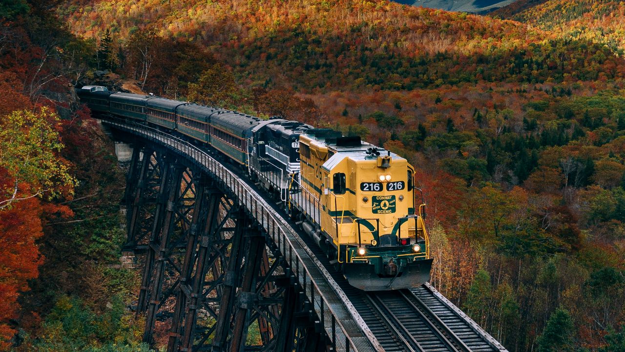 Обои поезд, железная дорога, осень, деревья